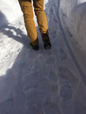 Girafus CRAMPONES PARA ZAPATOS, ZAPATOS antideslizantes con dientes de acero inoxidable para el invierno, crampones - NO SE DESLIZAN EN EL HIELO Y LA NIEVE para mujeres, hombres, personas mayores y niños.